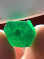 Unveiling the 13.75ct Emerald Crystal: A Gorgeous Gemstone of Timeless Beauty - Image 6