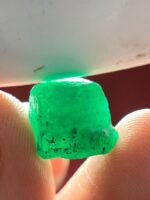 Unveiling the 13.75ct Emerald Crystal: A Gorgeous Gemstone of Timeless Beauty - Image 9