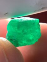 Unveiling the 13.75ct Emerald Crystal: A Gorgeous Gemstone of Timeless Beauty - Image 10