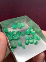 37.10ct Swat Emerald Rough Lot: High-Grade Crystals with Deep Green Saturation - Image 3