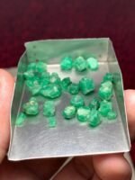 37.10ct Swat Emerald Rough Lot: High-Grade Crystals with Deep Green Saturation - Image 4