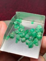 37.10ct Swat Emerald Rough Lot: High-Grade Crystals with Deep Green Saturation - Image 5