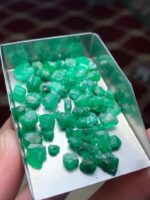 Discovering a Rare 46.65 ct Rough Emerald Lot from Swat, Pakistan - Image 4