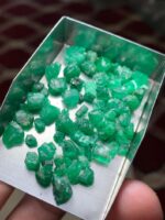 Discovering a Rare 46.65 ct Rough Emerald Lot from Swat, Pakistan - Image 9