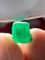 Shining Bright: The 5.40ct Emerald Crystal - A Perfectly Proportioned Gem - Image 3