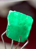 Shining Bright: The 5.40ct Emerald Crystal - A Perfectly Proportioned Gem - Image 5