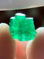 Discovering a Rare Beauty: 2.42 Carat Emerald Crystal from Swat - Image 5