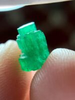 Discovering a Rare Beauty: 2.42 Carat Emerald Crystal from Swat - Image 6