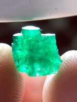 Discovering a Rare Beauty: 2.42 Carat Emerald Crystal from Swat - Image 7