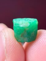 4.75ct Swat Emerald Crystal: A Compact Gem with Rich Color and Natural Form - Image 9