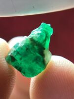 New Addition: 4.12 ct Swat Emerald Crystal — Strong Form, Solid Depth - Image 3