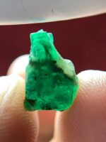 New Addition: 4.12 ct Swat Emerald Crystal — Strong Form, Solid Depth - Image 4