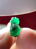 New Addition: 4.12 ct Swat Emerald Crystal — Strong Form, Solid Depth - Image 5