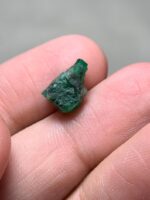 New Addition: 4.12 ct Swat Emerald Crystal — Strong Form, Solid Depth - Image 9