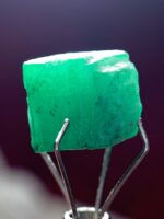 Stunning 5.75ct Emerald Crystal: Unveiling the Beauty of 9.53 x 7.85 x 7.32mm - Image 10