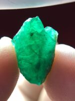Hidden in the Hills: A 7.15ct Swat Emerald Crystal and Its Rare Beauty - Image 3