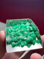 Rough Lot Showcase: 58.44 ct Swat Emerald Crystal Parcel - Image 5