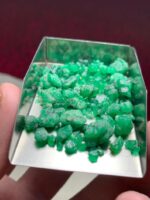 Rough Lot Showcase: 58.44 ct Swat Emerald Crystal Parcel - Image 7