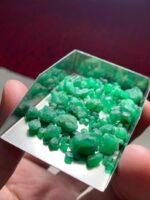 Rough Lot Showcase: 58.44 ct Swat Emerald Crystal Parcel - Image 8