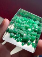Rough Lot Showcase: 58.44 ct Swat Emerald Crystal Parcel - Image 9