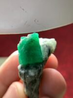 Regal Swat Emerald: 115-Carat Natural Specimen - Image 3