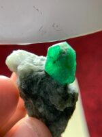 Regal Swat Emerald: 115-Carat Natural Specimen - Image 4