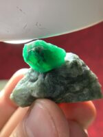 Regal Swat Emerald: 115-Carat Natural Specimen - Image 5
