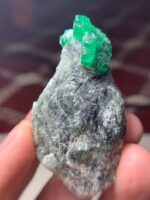 A Monumental 274.50ct Swat Emerald Specimen: Rare Natural Treasure - Image 5