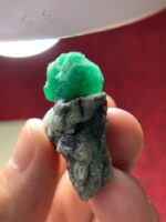 Regal Swat Emerald: 115-Carat Natural Specimen - Image 6