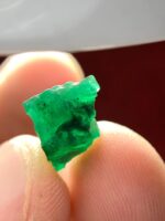 Spotlight: 4.71 ct Emerald Crystal from Swat — Elongated and Deep - Image 10