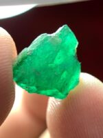 New Arrival: A 4.91 ct Swat Emerald Crystal with Impressive Dimensions - Image 4