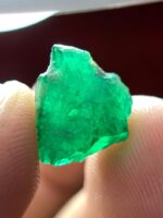 New Arrival: A 4.91 ct Swat Emerald Crystal with Impressive Dimensions - Image 5