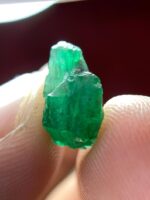 New Arrival: A 4.91 ct Swat Emerald Crystal with Impressive Dimensions - Image 6