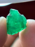 New Arrival: A 4.91 ct Swat Emerald Crystal with Impressive Dimensions - Image 7