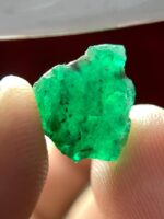 New Arrival: A 4.91 ct Swat Emerald Crystal with Impressive Dimensions - Image 9