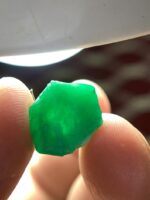 8.25ct Swat Emerald Crystal – A Broad, Vivid Green Gem from Pakistan - Image 2