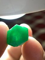 8.25ct Swat Emerald Crystal – A Broad, Vivid Green Gem from Pakistan - Image 3