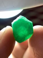 8.25ct Swat Emerald Crystal – A Broad, Vivid Green Gem from Pakistan - Image 7