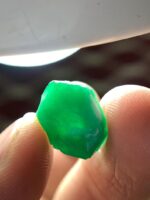 8.25ct Swat Emerald Crystal – A Broad, Vivid Green Gem from Pakistan - Image 10