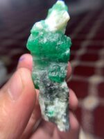 102.80-Carat Swat Emerald Specimen: A Giant Emerald Column Shaped by the Earth - Image 5
