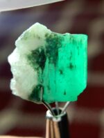 Swat Emerald Crystal – 18.10 Carat Natural Prism - Image 2