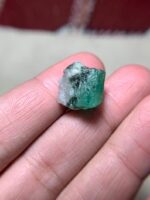 Swat Emerald Crystal – 18.10 Carat Natural Prism - Image 3