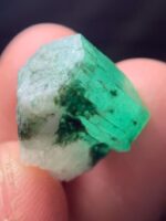 Swat Emerald Crystal – 18.10 Carat Natural Prism - Image 4