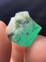Swat Emerald Crystal – 18.10 Carat Natural Prism - Image 5