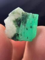 Swat Emerald Crystal – 18.10 Carat Natural Prism - Image 6