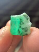 Swat Emerald Crystal – 18.10 Carat Natural Prism - Image 11