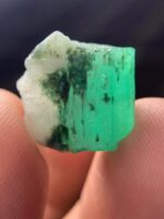Swat Emerald Crystal – 18.10 Carat Natural Prism - Image 8