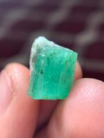Swat Emerald Crystal – 18.10 Carat Natural Prism - Image 9