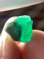 Understanding a 5.30 ct Emerald Crystal From Swat - Image 2
