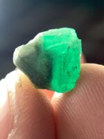 Understanding a 5.30 ct Emerald Crystal From Swat - Image 3